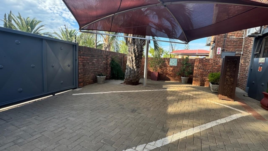 7 Bedroom Property for Sale in Rhodesdene Northern Cape